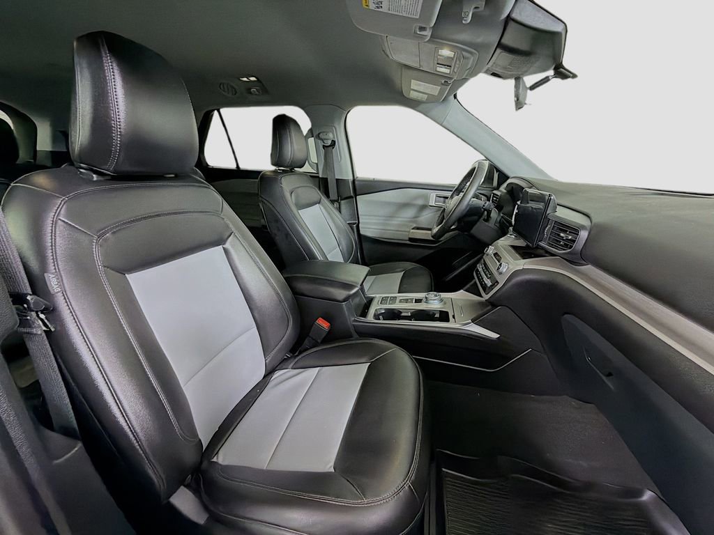 Used 2023 Ford Explorer XLT w/ Equipment Group 202A image 31