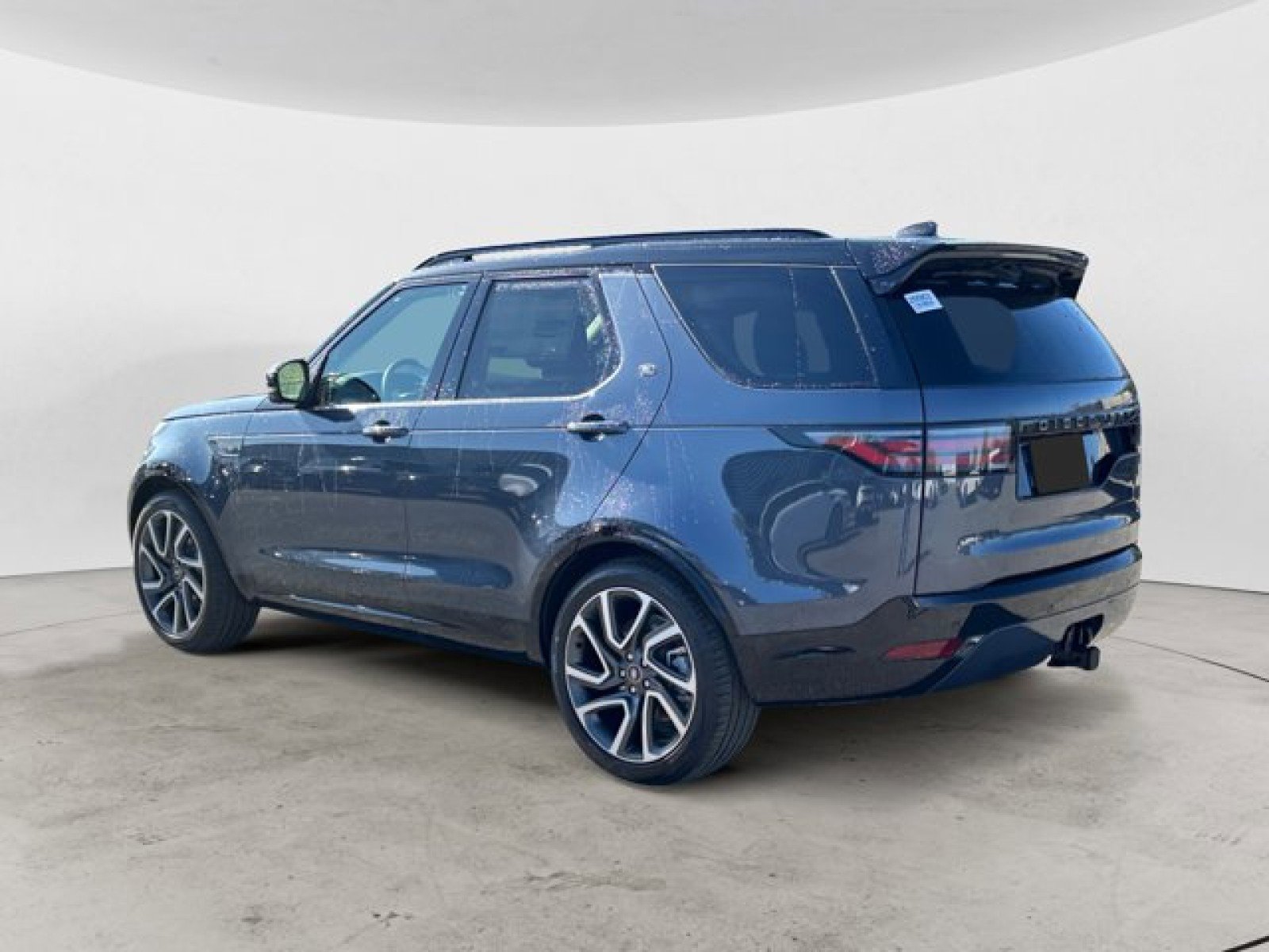 New 2025 Land Rover Discovery Dynamic SE image 6