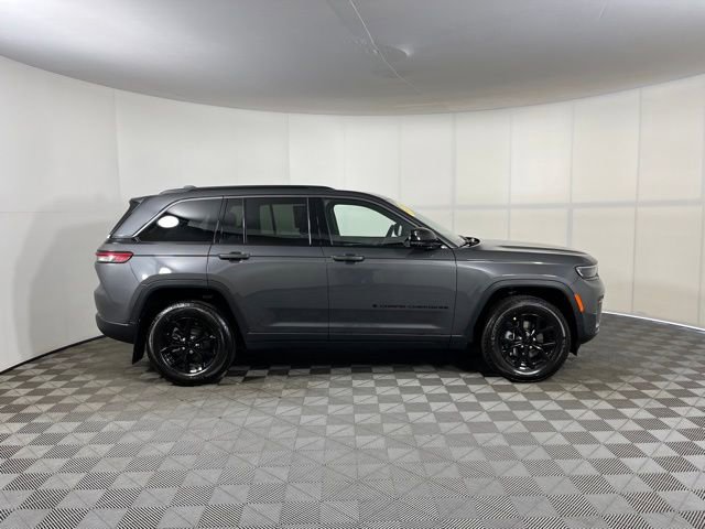 Used 2026 Jeep Grand Cherokee Altitude image 8