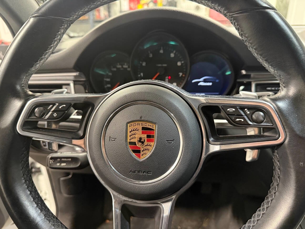 Used 2018 Porsche Macan AWD/4WD image 23