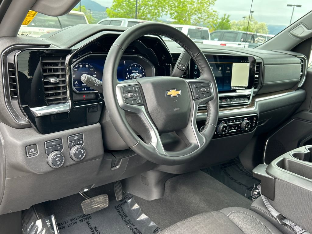 Used 2024 Chevrolet Silverado 1500 LT AWD/4WD image 7