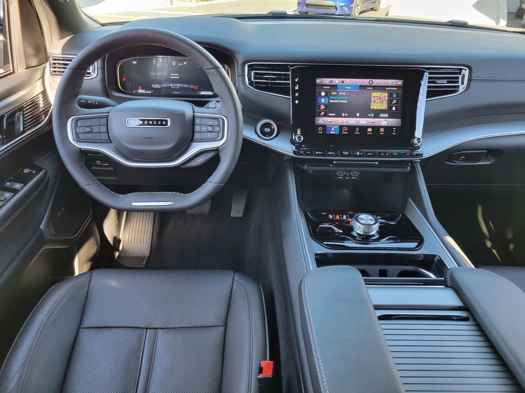 Used 2025 Jeep Wagoneer Series II image 4