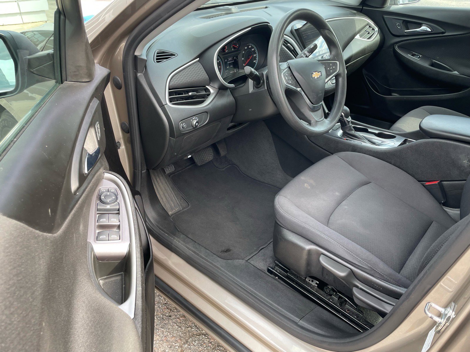 Used 2022 Chevrolet Malibu LS image 4