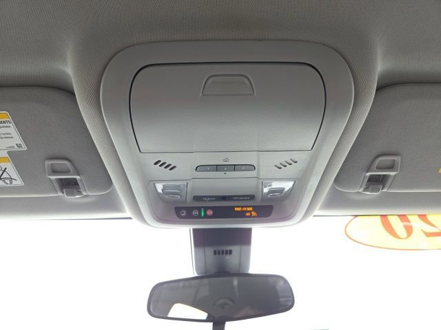 Used 2020 Chevrolet Equinox LT w/ Driver Convenience Package image 20