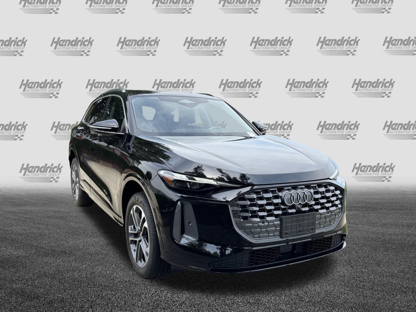 Certified 2025 Audi Q5 Premium AWD/4WD image 2