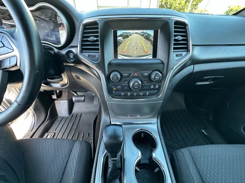 Used 2018 Jeep Grand Cherokee Laredo RWD image 14