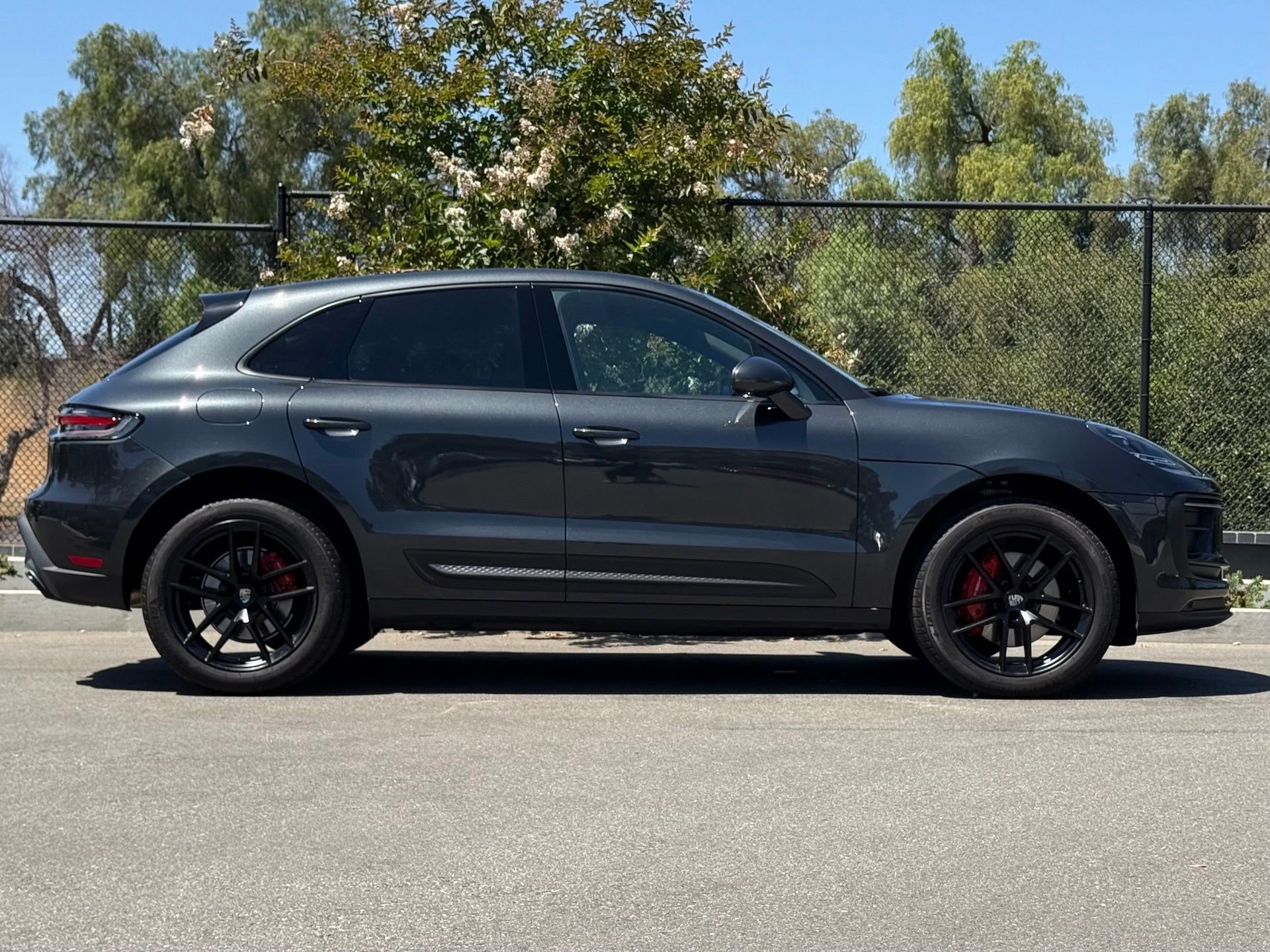 Certified 2024 Porsche Macan AWD/4WD image 8