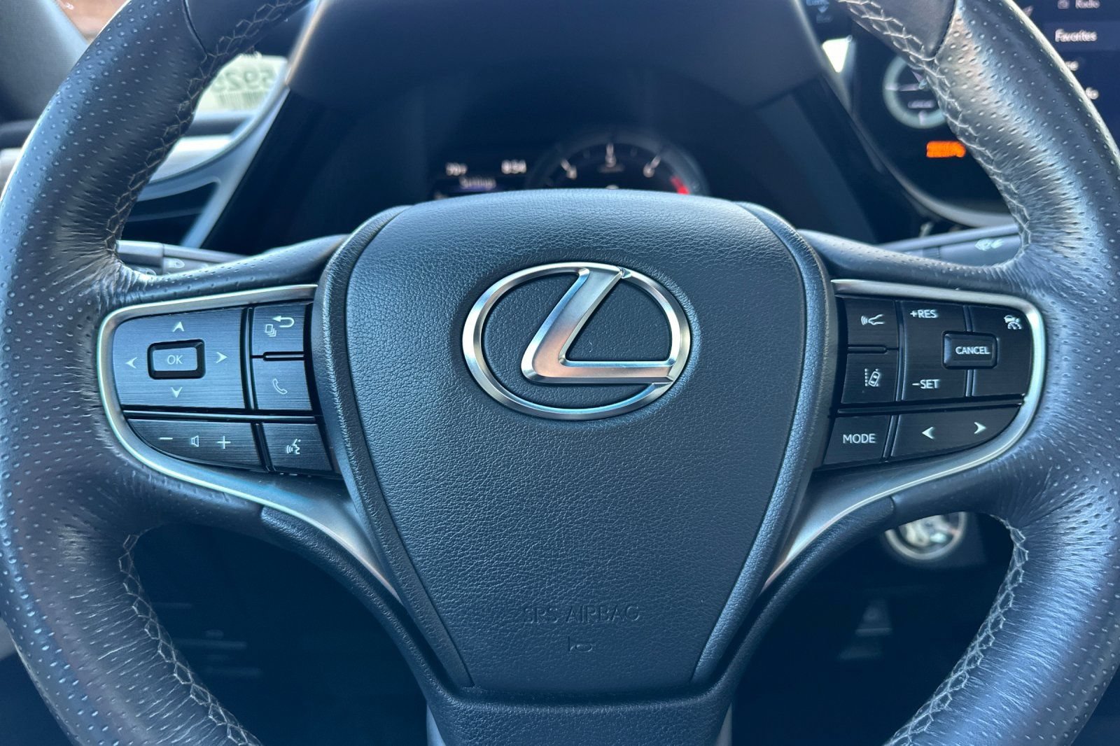 Used 2023 Lexus ES 350 F Sport w/ Accessory Package (Z2) FWD image 30