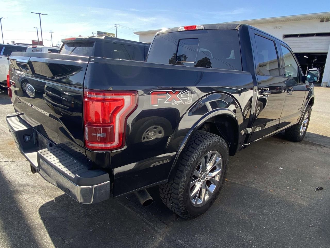 Used 2015 Ford F150 Lariat w/ Equipment Group 502A Luxury AWD/4WD image 4
