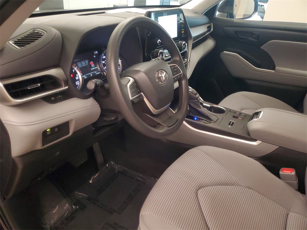 Used 2023 Toyota Highlander L image 16