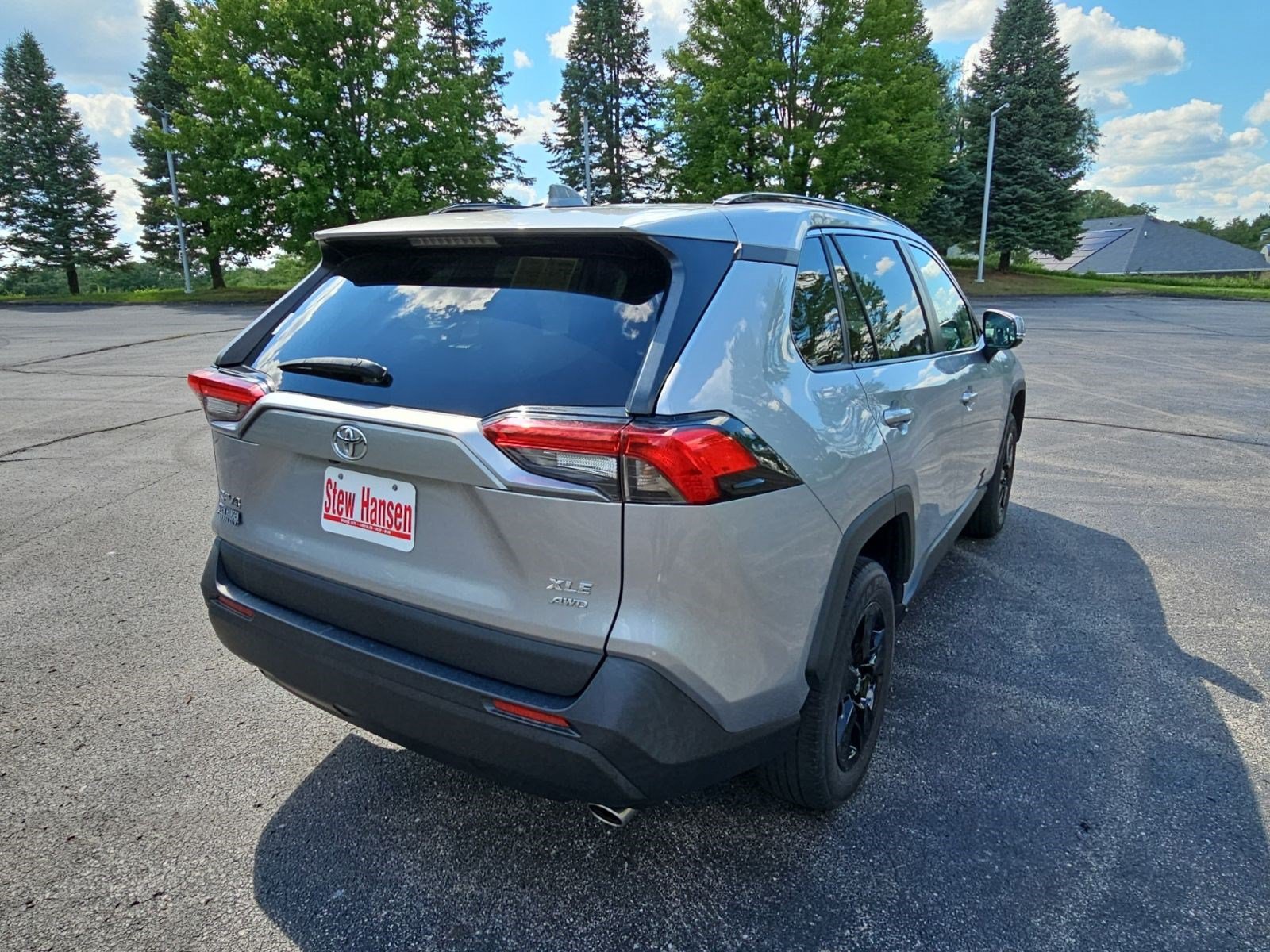 Used 2023 Toyota RAV4 XLE AWD/4WD image 6
