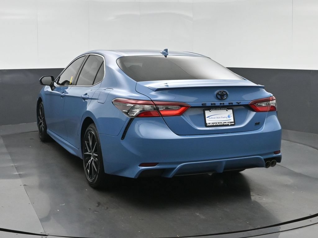 Used 2024 Toyota Camry SE w/ Convenience Package FWD image 5