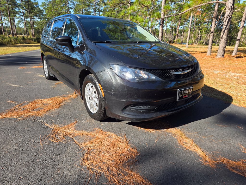 Used 2023 Chrysler Voyager LX FWD image 7