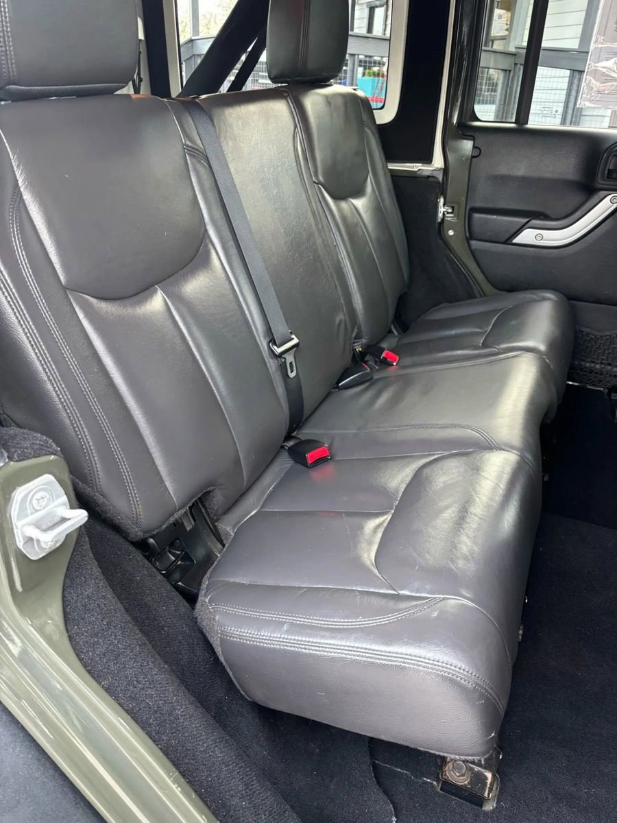 Used 2015 Jeep Wrangler Unlimited Rubicon w/ Connectivity Group image 14