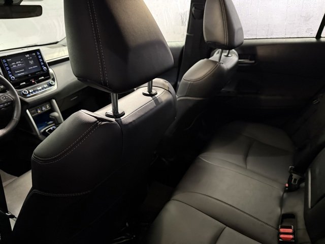 Used 2022 Toyota Corolla Cross XLE w/ Convenience Package image 31