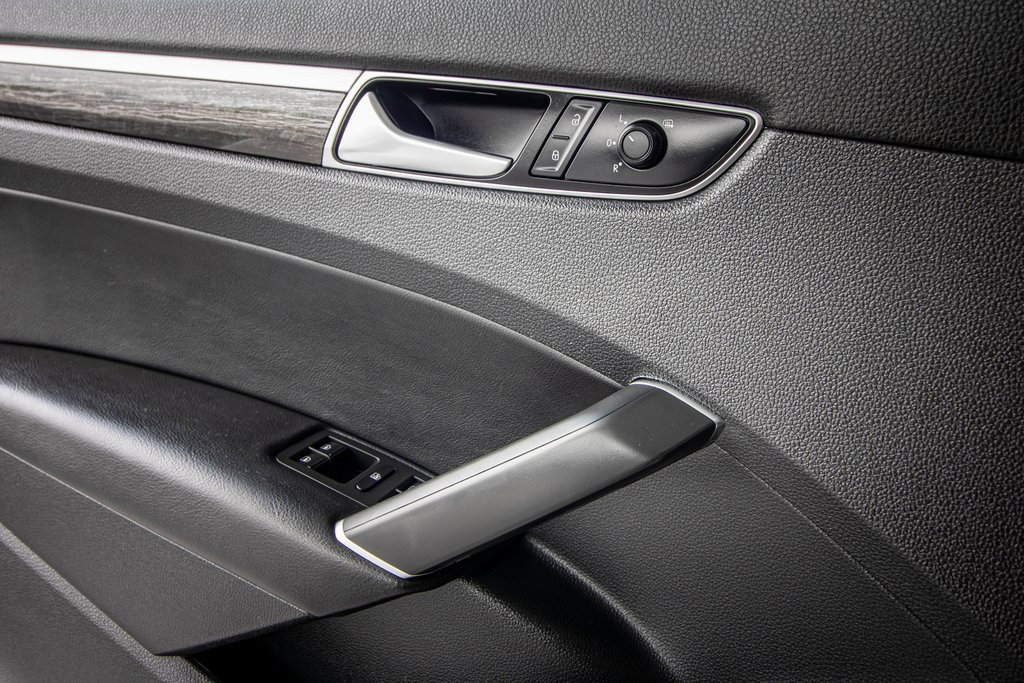 Used 2018 Volkswagen Passat 2.0T SE image 24