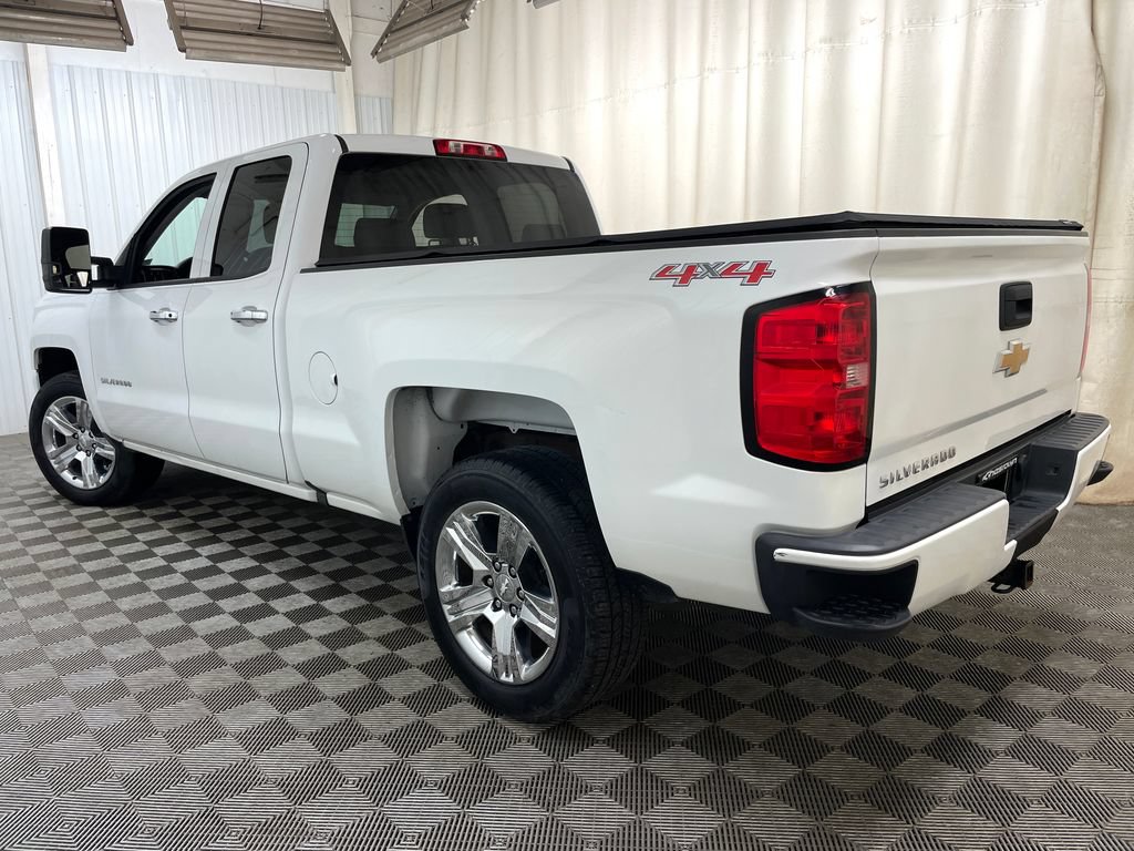 Used 2017 Chevrolet Silverado 1500 Custom w/ Custom Convenience Package AWD/4WD image 4