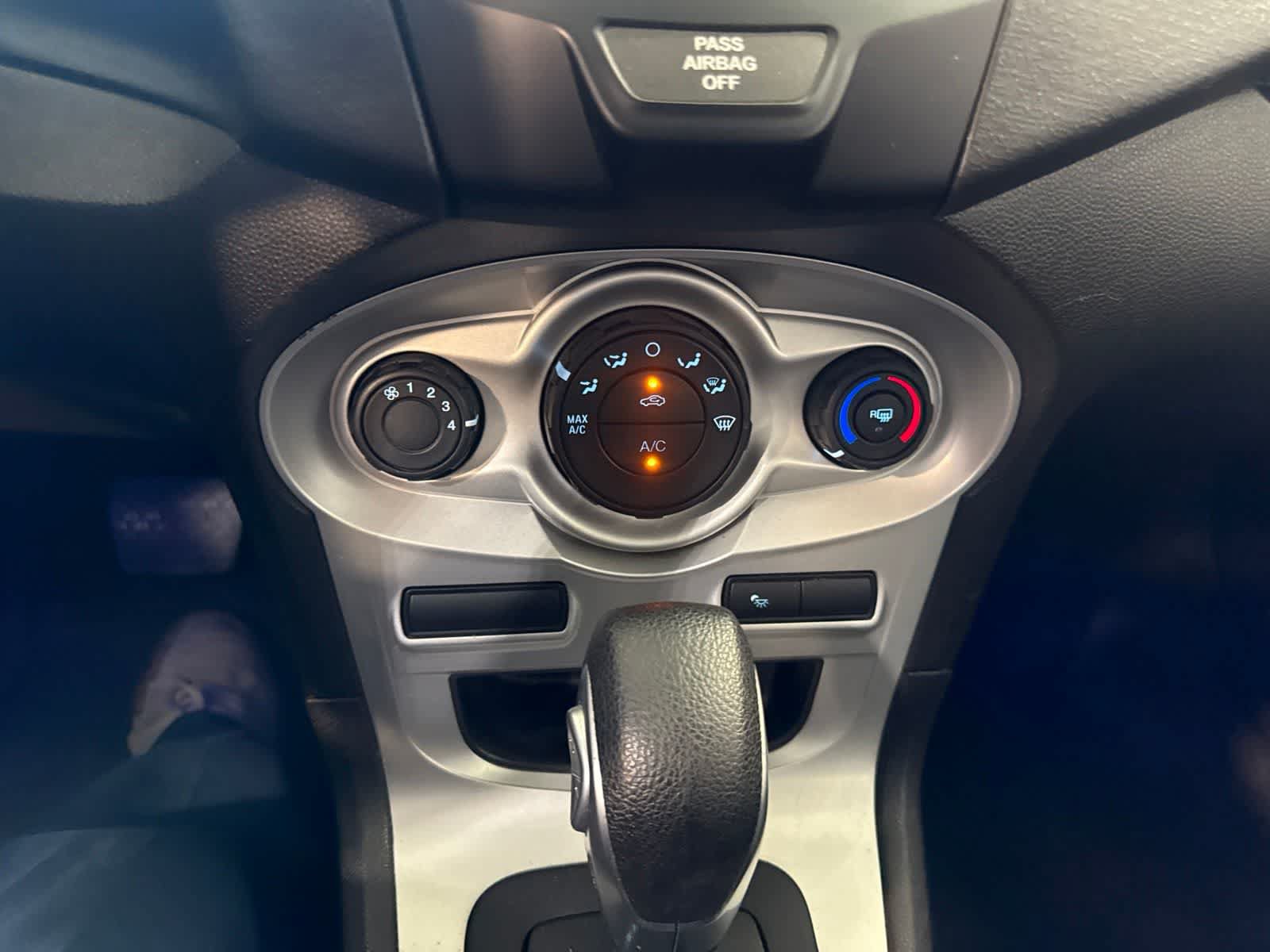 Used 2016 Ford Fiesta SE FWD image 28