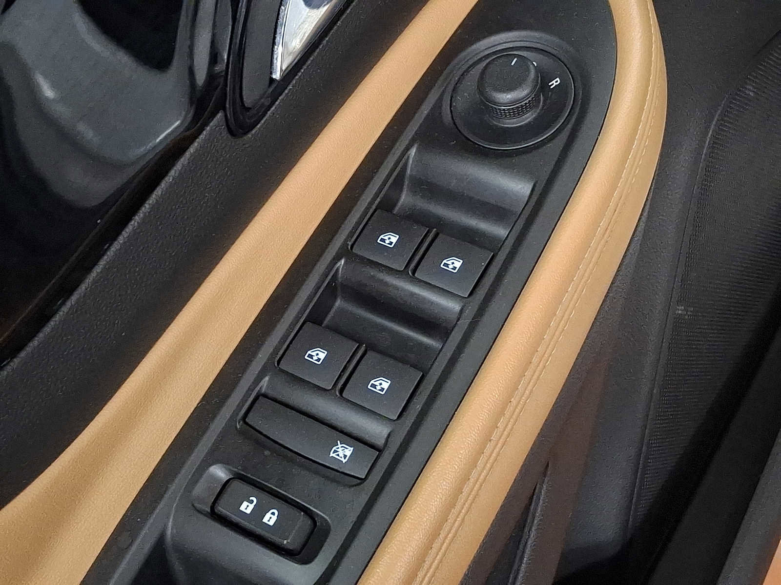 Used 2019 Buick Encore Essence w/ Experience Buick Package image 23