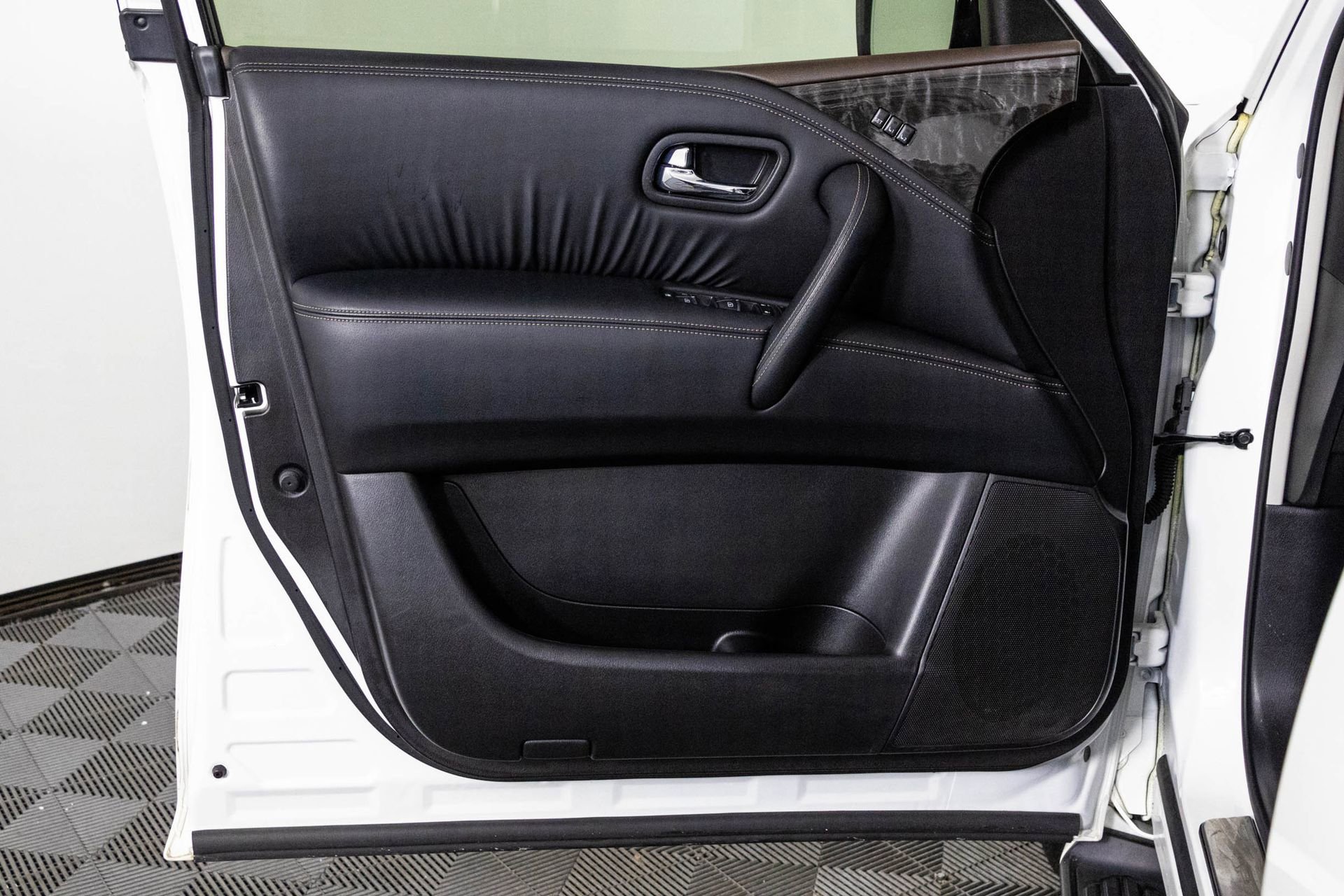 Used 2023 Nissan Armada Platinum w/ Captain's Chairs Package image 35