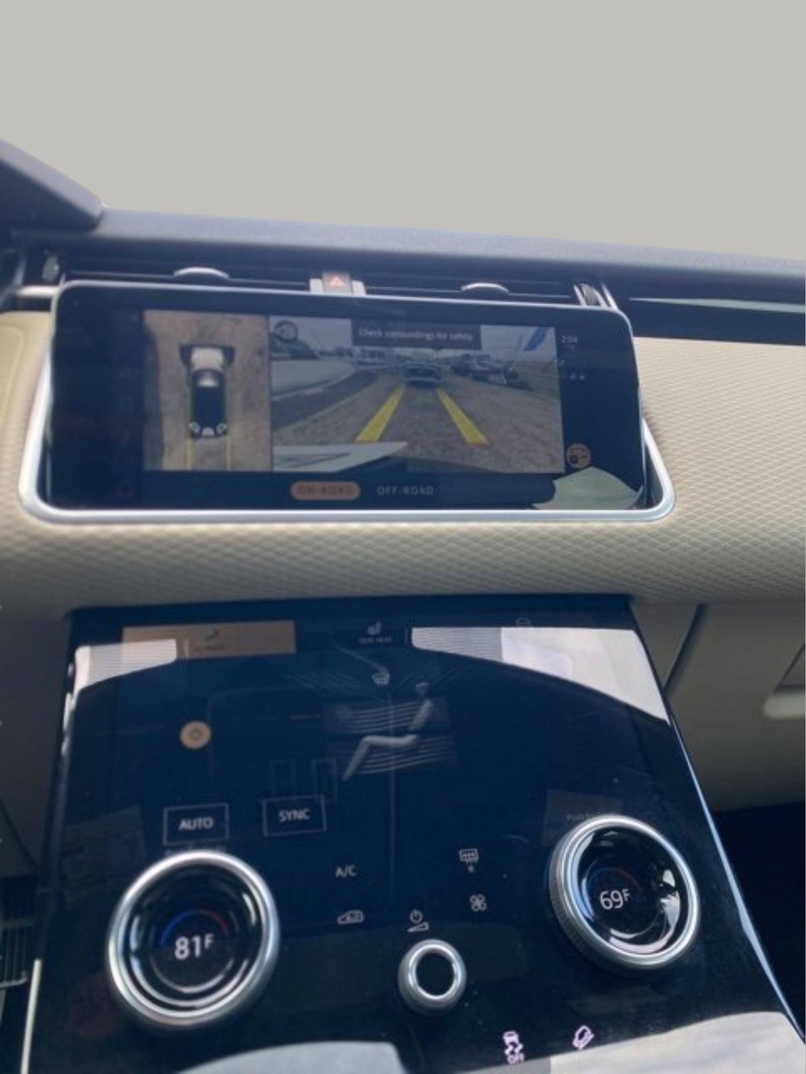 Used 2021 Land Rover Range Rover Velar R-Dynamic S image 24