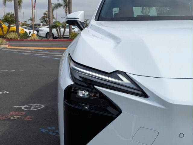 New 2026 Lexus ES 350e FWD image 10