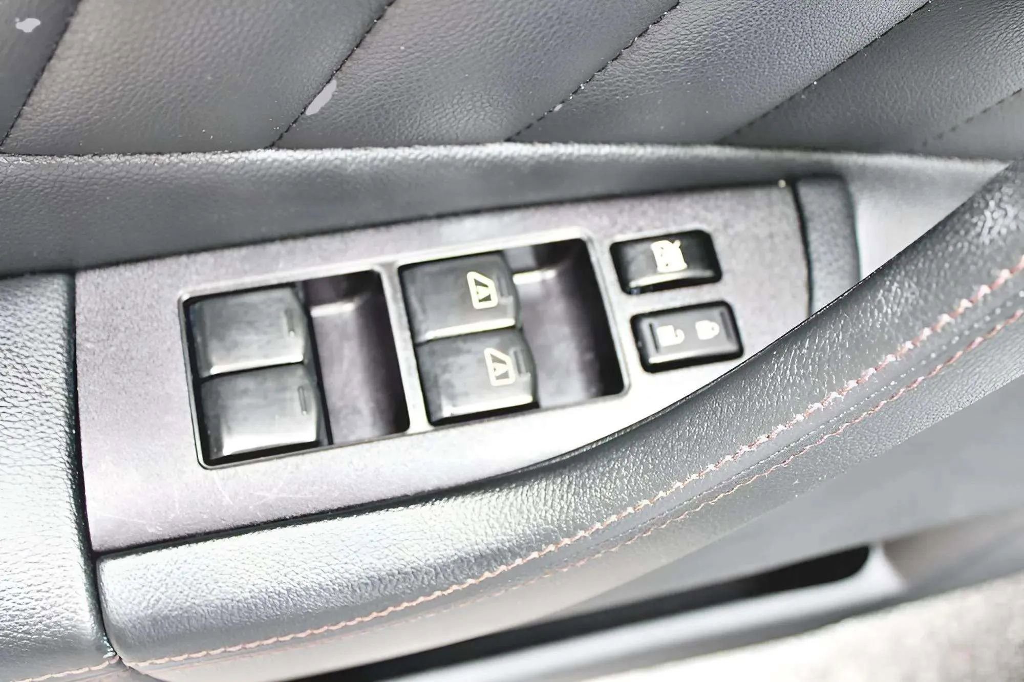 Used 2017 INFINITI QX70 3.7 w/ Premium Package image 10