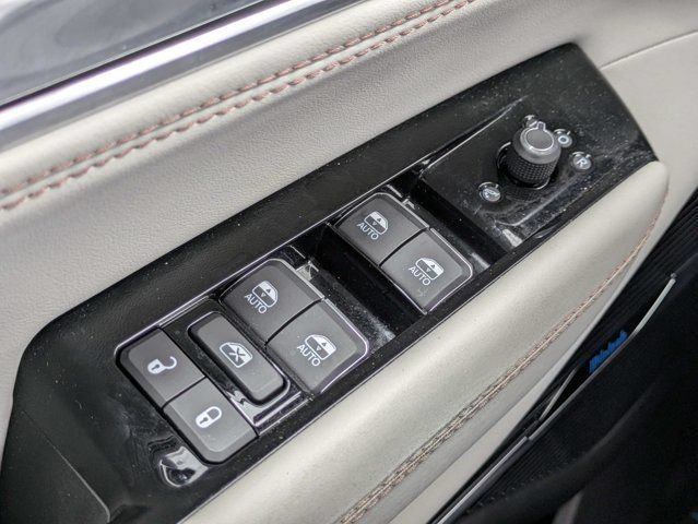 Used 2023 Jeep Grand Wagoneer Series II AWD/4WD image 26