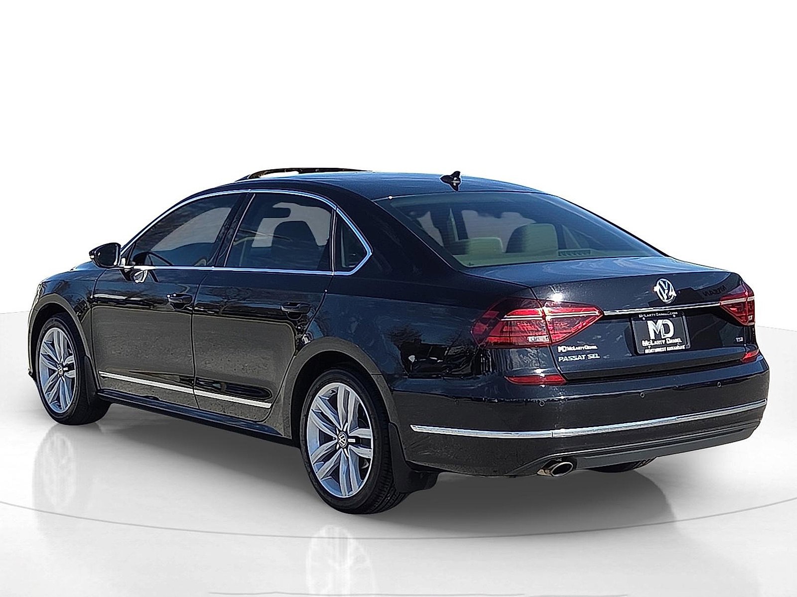 Used 2017 Volkswagen Passat 1.8T SEL Premium image 4