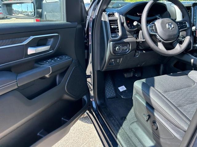 New 2026 RAM 1500 4x4 Crew Cab image 9
