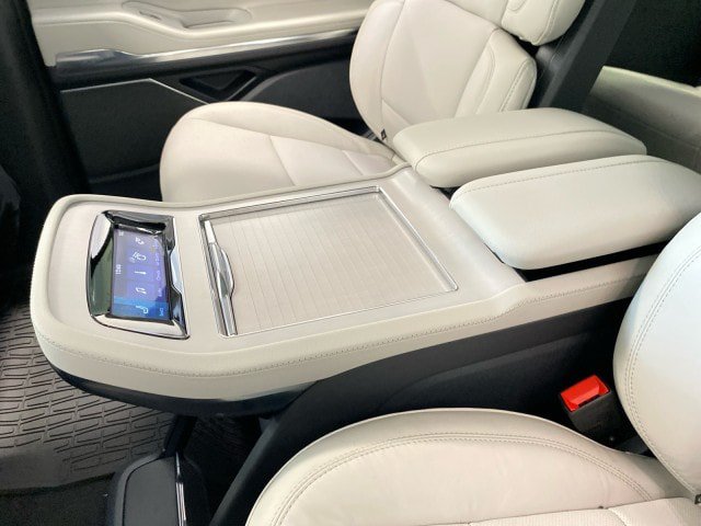 New 2026 Lincoln Navigator L Reserve AWD/4WD image 13