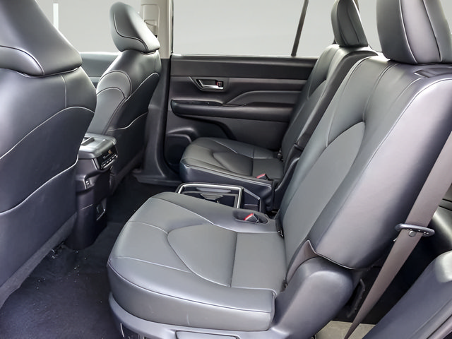 Used 2025 Toyota Grand Highlander AWD image 12