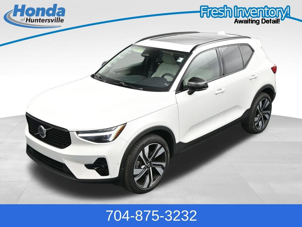Used 2025 Volvo XC40 B5 Plus AWD/4WD image 27