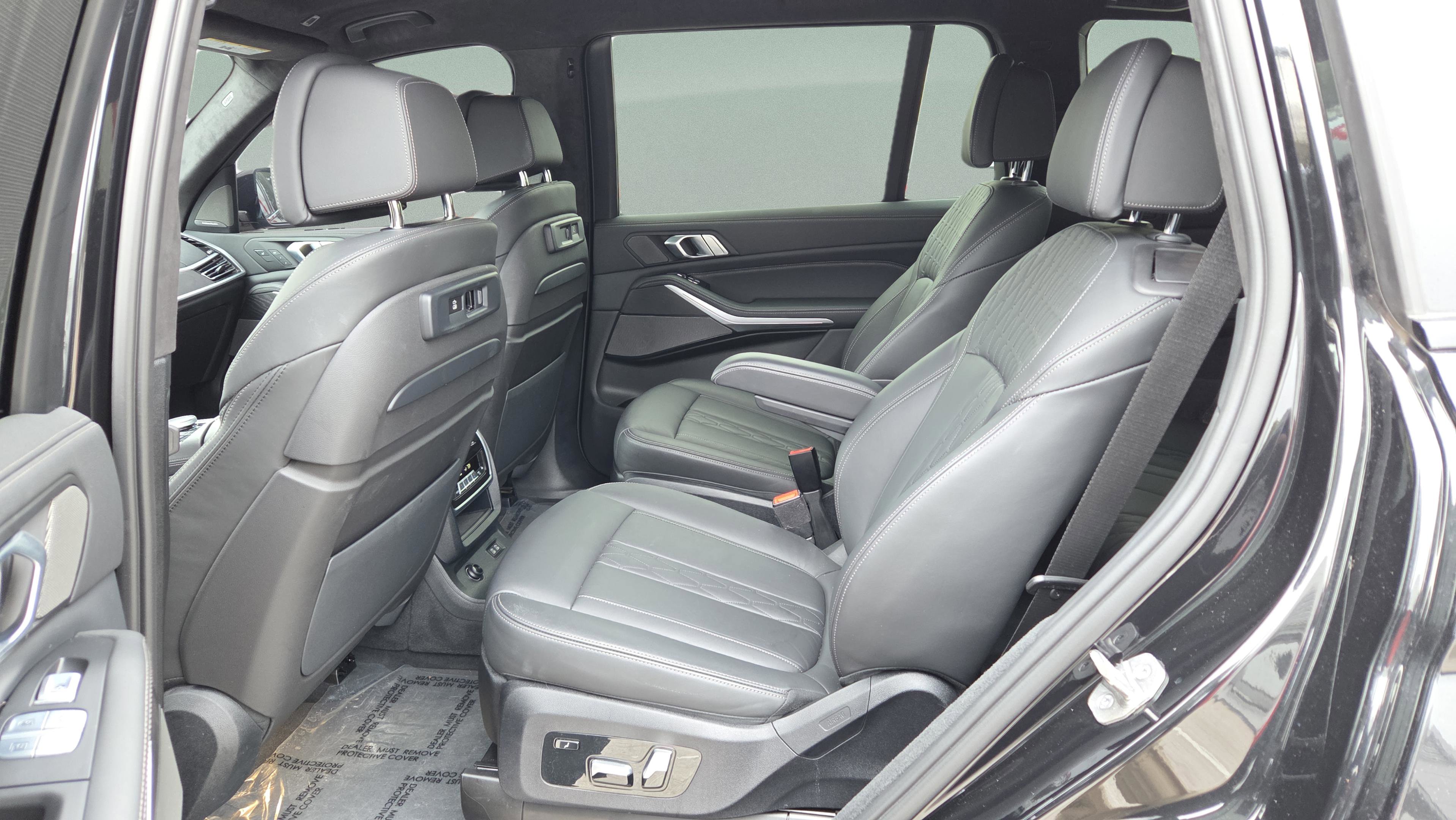 Used 2022 BMW X7 M50i w/ Luxury Seating Package image 29