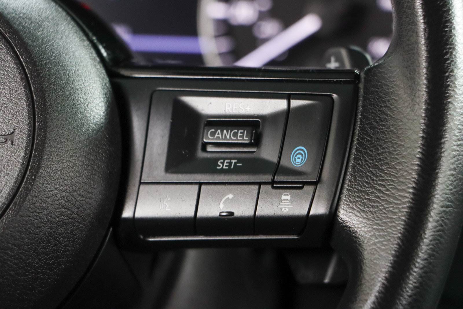 Used 2023 Nissan Rogue SV FWD image 14