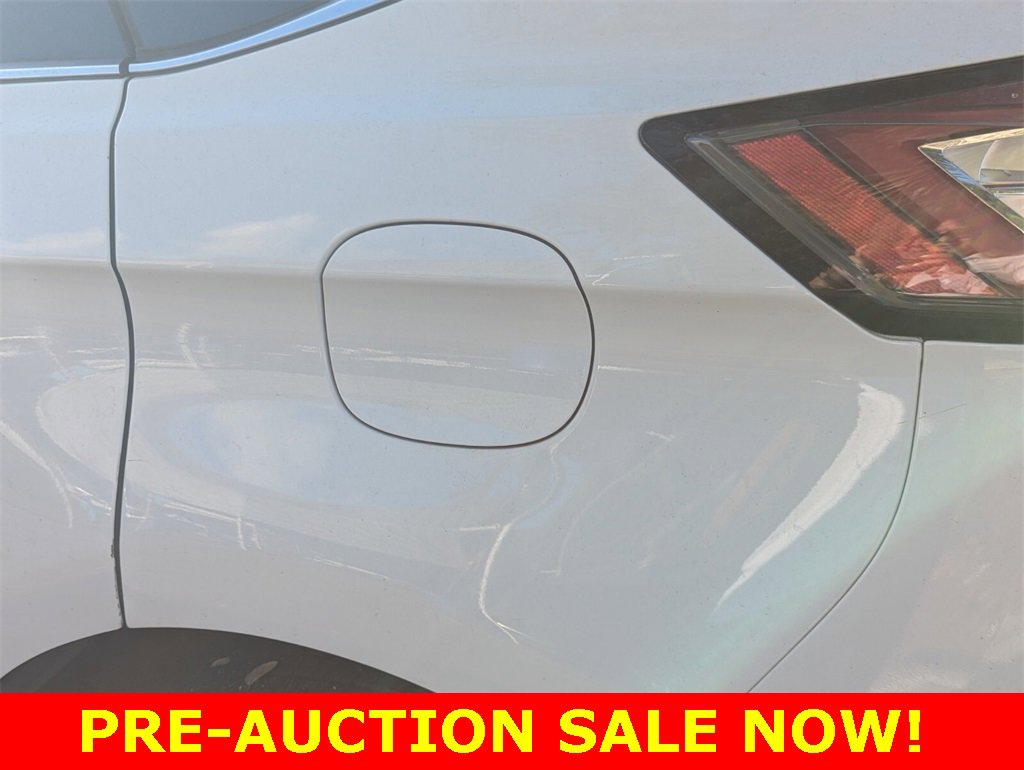 Used 2018 Ford Edge SEL image 17