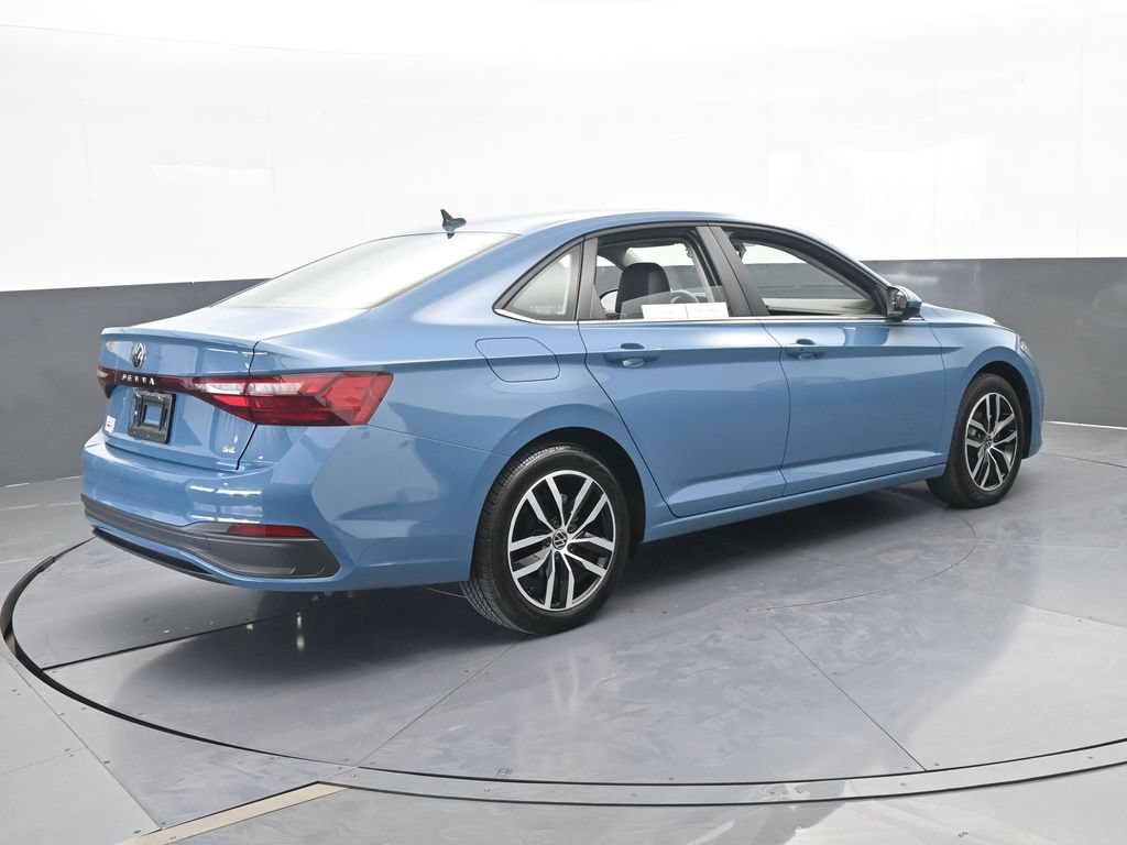 Used 2025 Volkswagen Jetta SE FWD image 6
