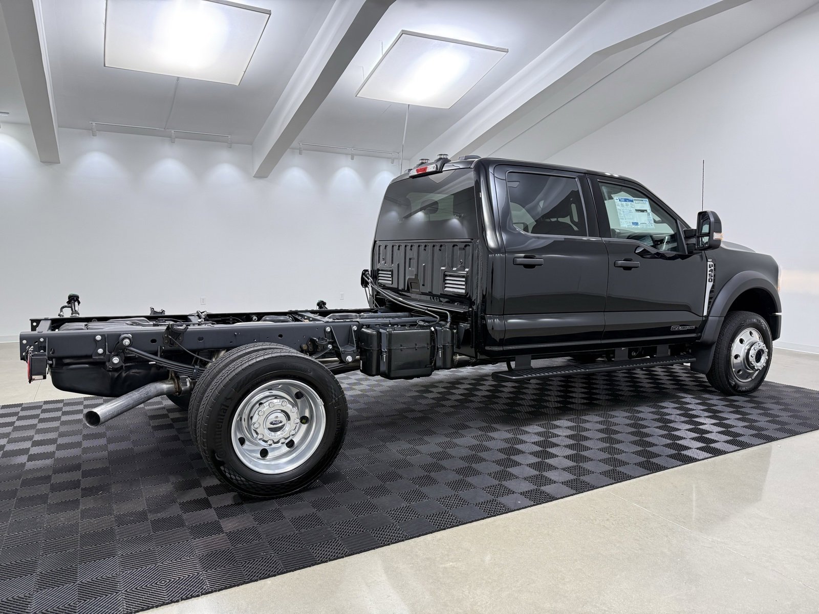 New 2025 Ford F450 XLT w/ XLT Value Package image 6