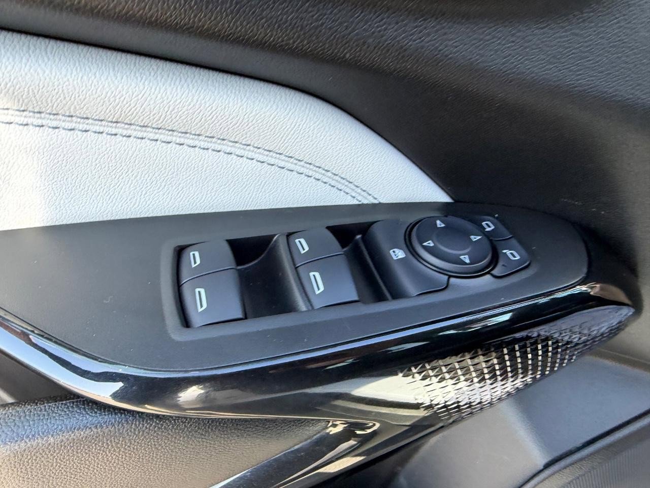 Used 2025 Chevrolet Trax LT w/ Driver Confidence Package image 18