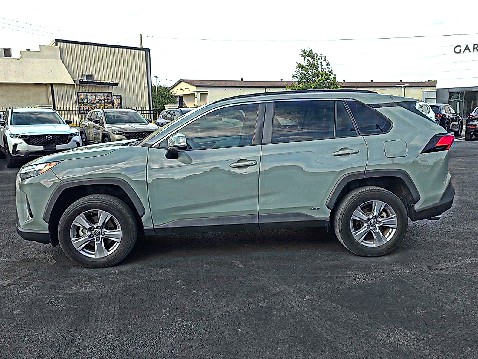 Used 2022 Toyota RAV4 XLE w/ Convenience Package AWD/4WD image 4
