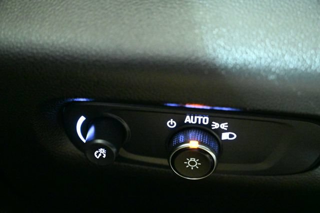Used 2021 Chevrolet Traverse LS FWD image 38
