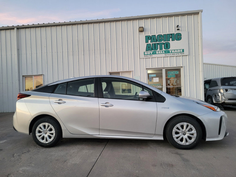 Used 2022 Toyota Prius LE FWD image 9