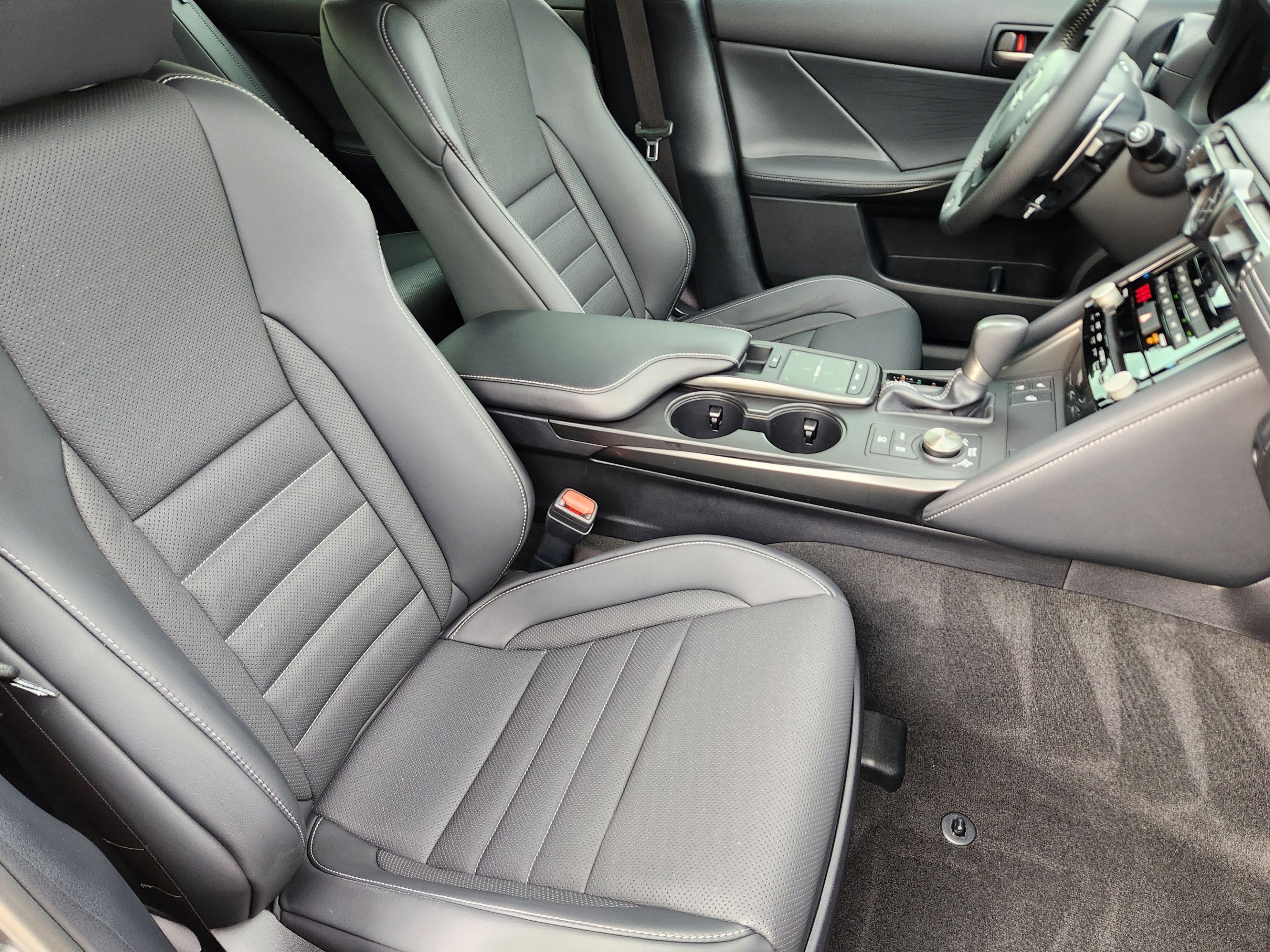 Used 2024 Lexus IS 350 F Sport RWD image 5