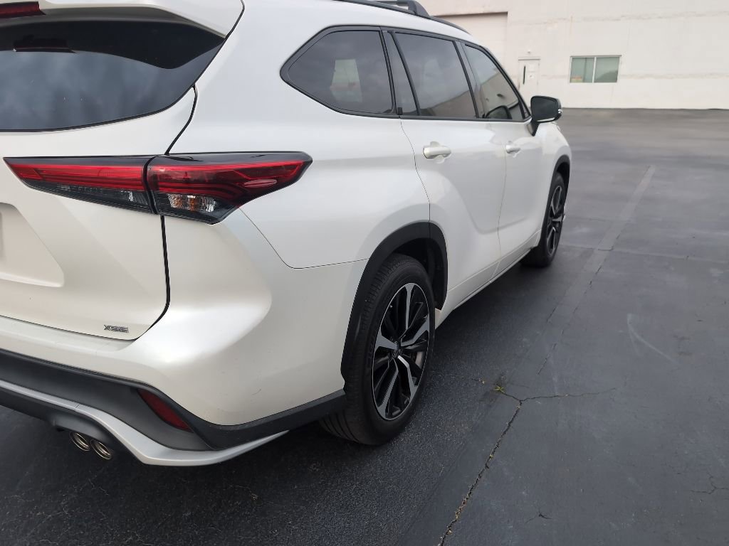 Used 2021 Toyota Highlander XSE FWD image 6