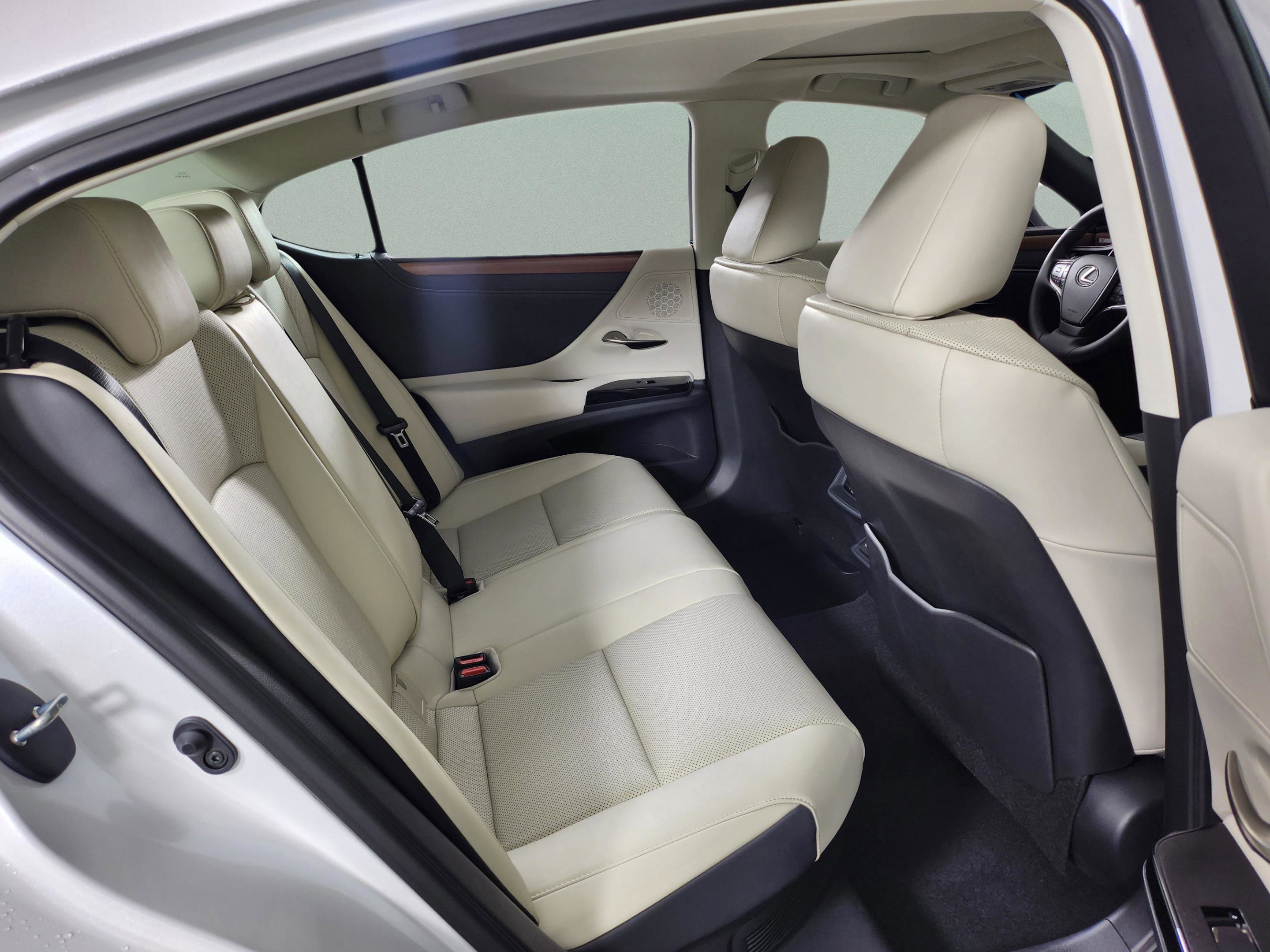 New 2025 Lexus ES 300h w/ Premium Package image 27