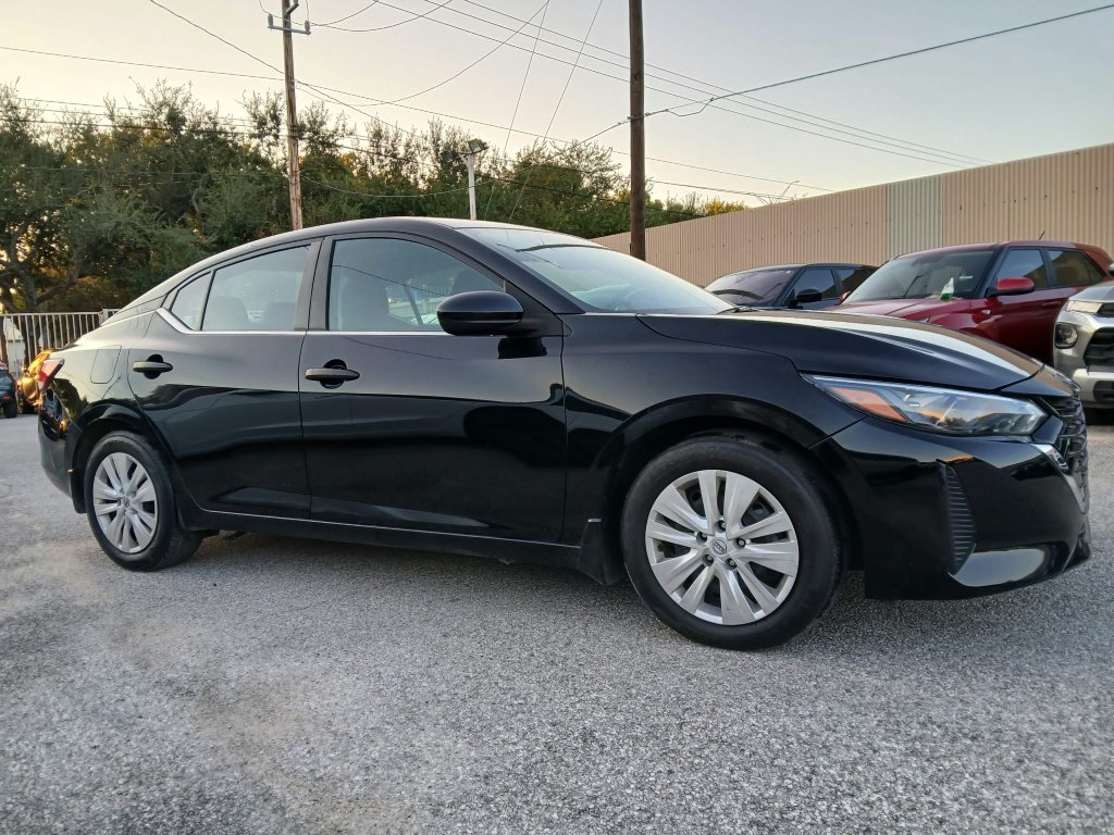 Used 2024 Nissan Sentra S w/ Lighting Package FWD image 3
