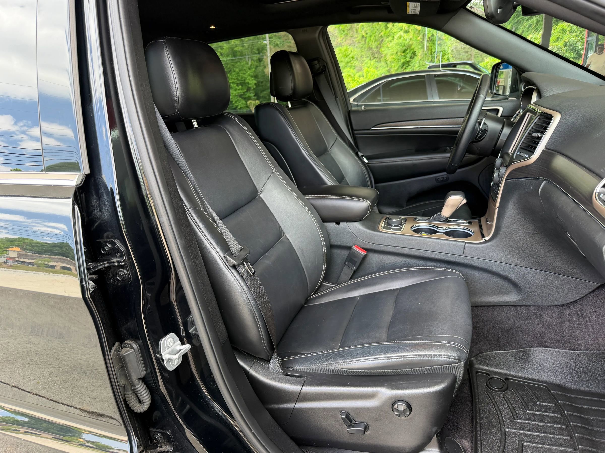 Used 2017 Jeep Grand Cherokee Limited AWD/4WD image 10