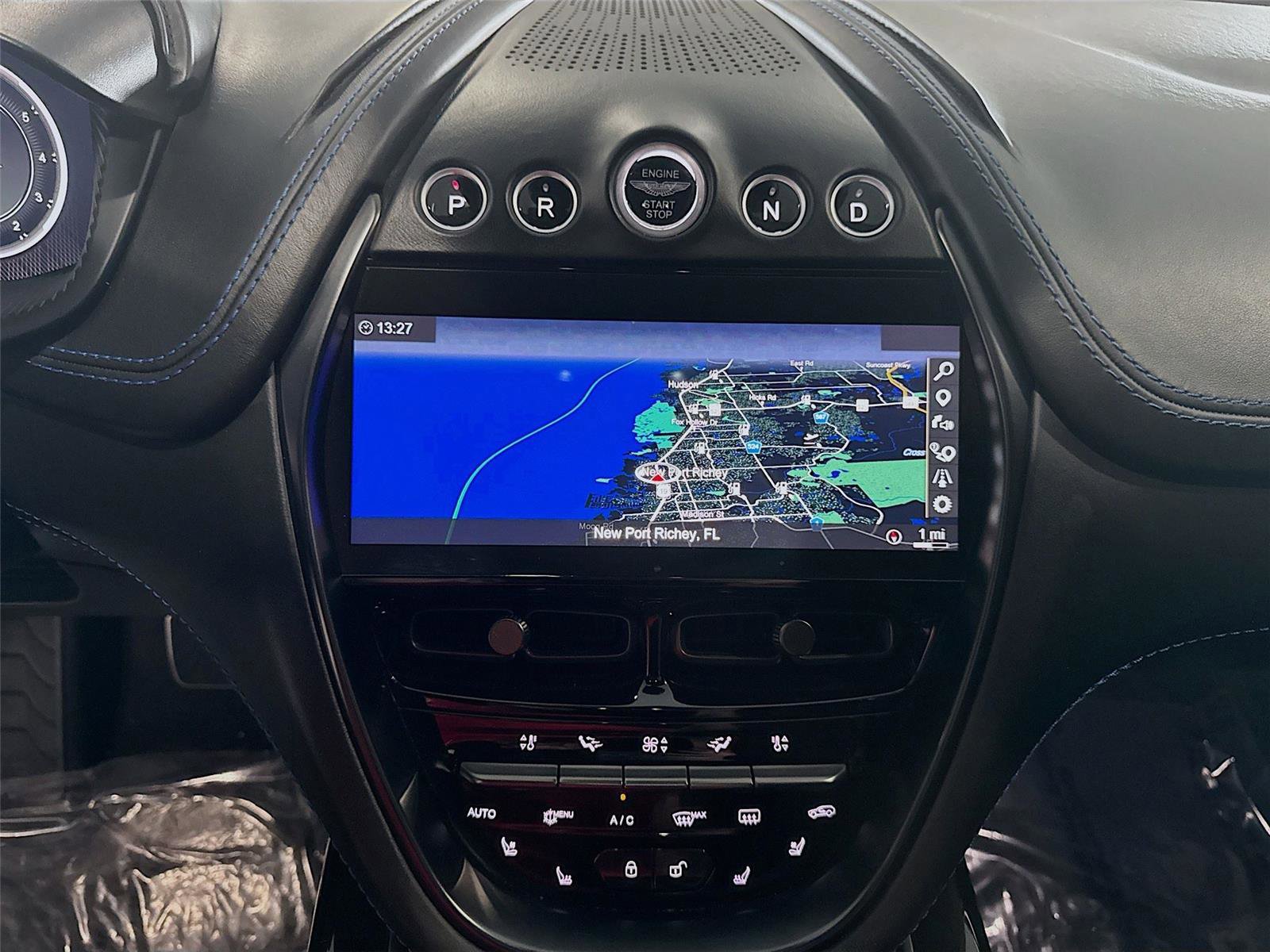 Used 2021 Aston Martin DBX image 11