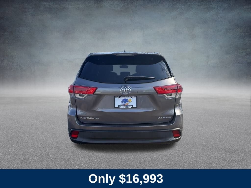 Used 2017 Toyota Highlander XLE image 4