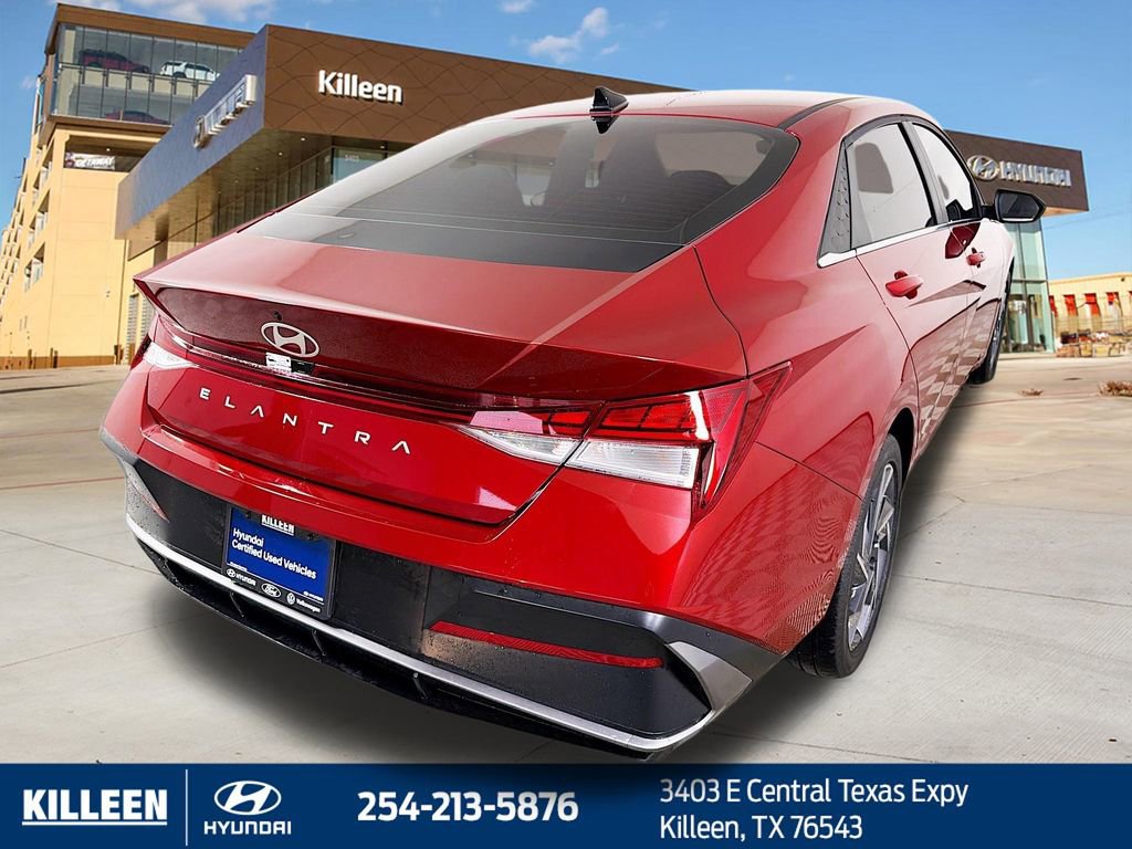 Used 2025 Hyundai Elantra SEL FWD image 9